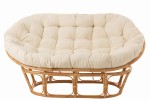 sofa roni rattan z białymi poduszkami j-line