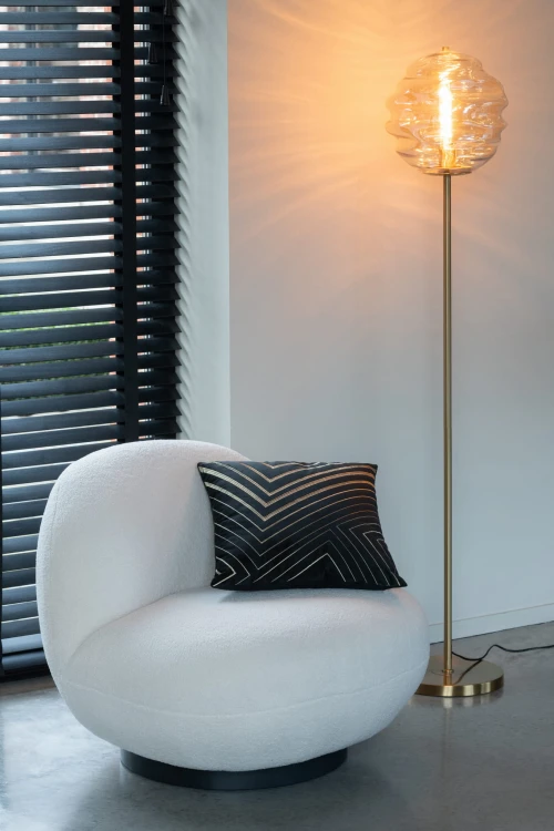 lampa podłogowa Honeycomb ze szklanym kloszem koniakowym j-line