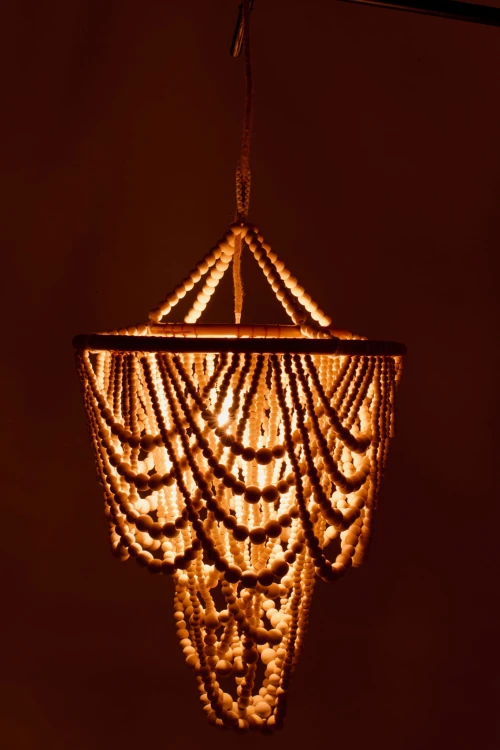lampa z drewnianych koralików j-line