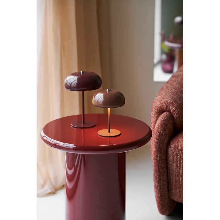 stolik boczny otago w kolorze bordo house nordic