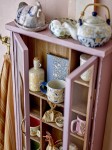 szafka wisząca w stylu vintage różowa bloomingville