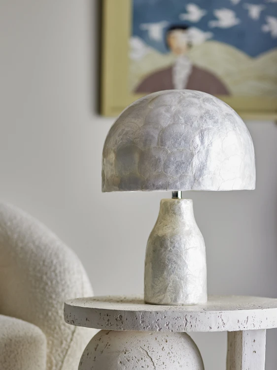 lampa stołowa z masy perłowej bloomingville
