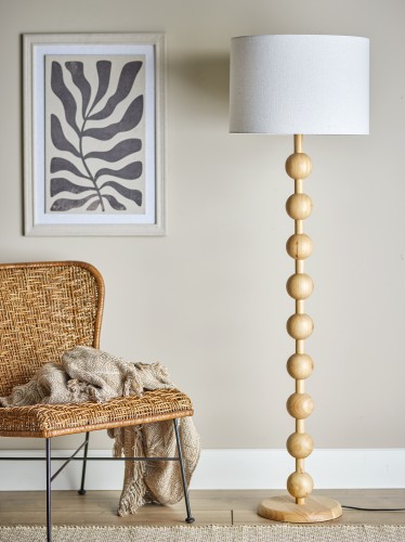 lampa podłogowa Giacoma o drewnianej podstawie bloomingville