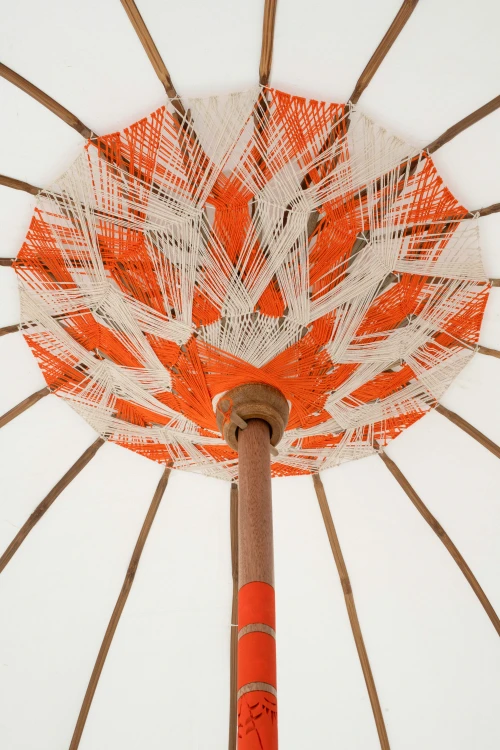 parasol ogrodowy kremowo-pomarańczowy z frędzlami