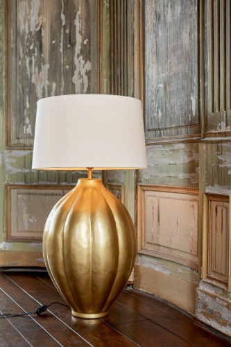 lampa stołowa złota z białym kloszem