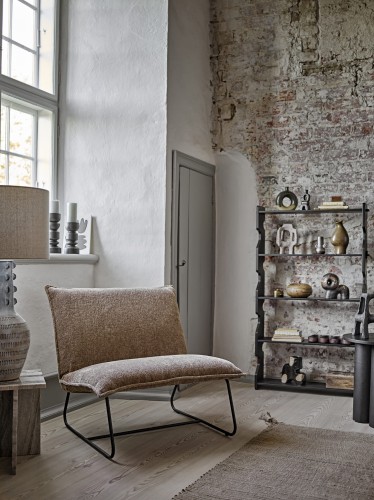 fotel minimalistyczny wypoczynkowy lounge brązowy bloomingville